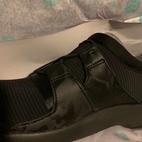 New With Tags BZEES Anytime Black Camo Slip On Cloud Cushion Shoes Size 9.5 M - Picture 6 of 11